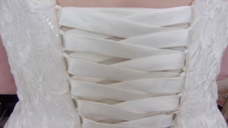 Wedding Ivory dress for sale size UK 18-20/22