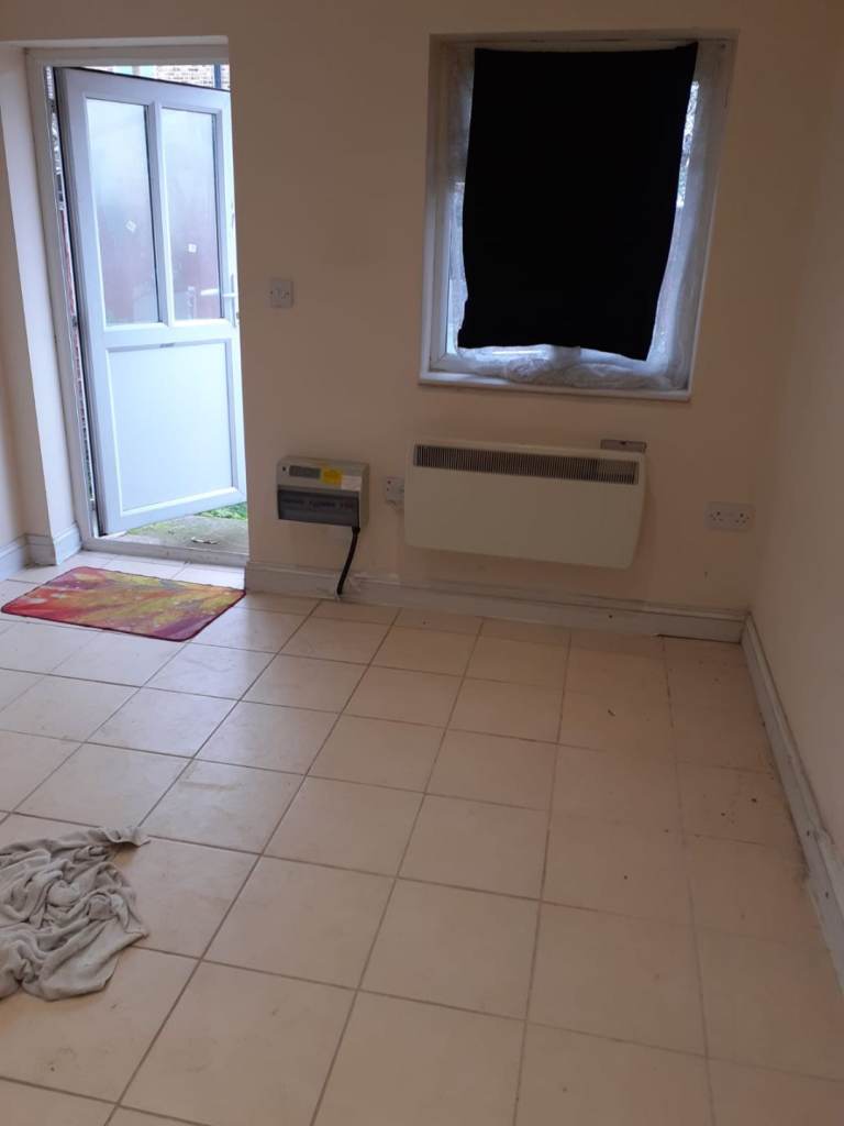 Large studio flat for rent.