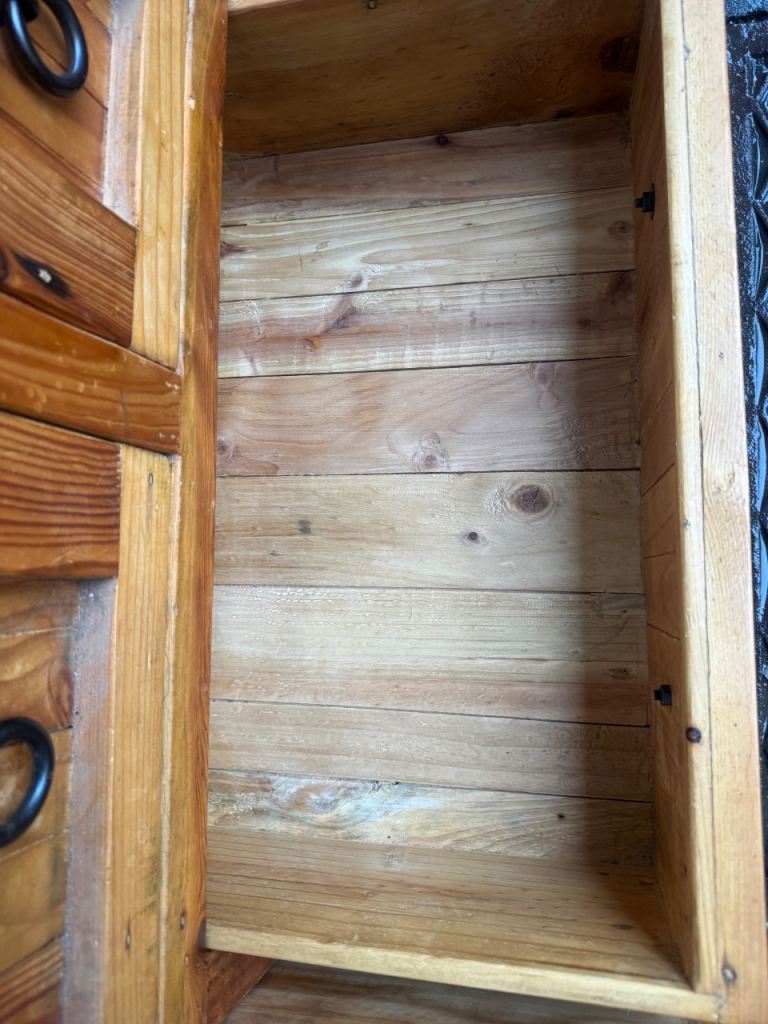 Rustic Solid pine merchant chest of drawers very good condition possible delivery