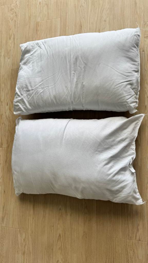 Pair Silentnight Pillows £4 the pair, very good quality and condition