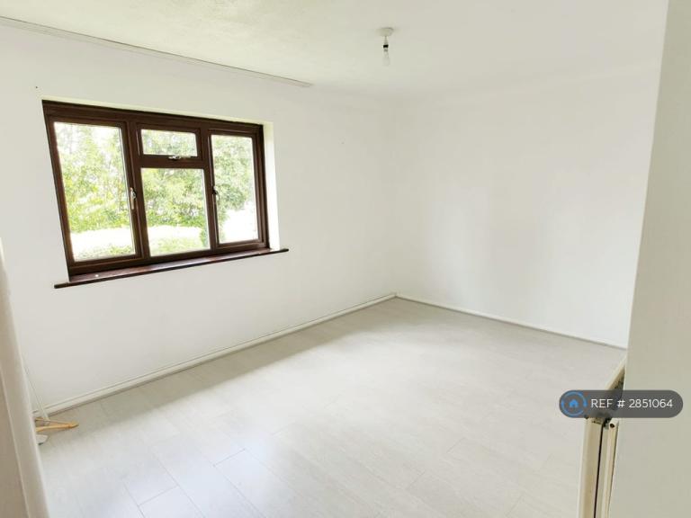 2 bedroom flat in Bookerhill Road, High Wycombe, HP12 (2 bed) (#2851064)