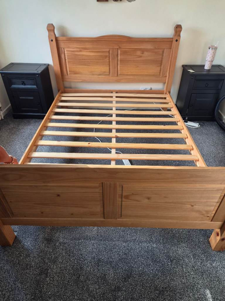 Solid Wood king size Bed Frame – Brown, Good Condition