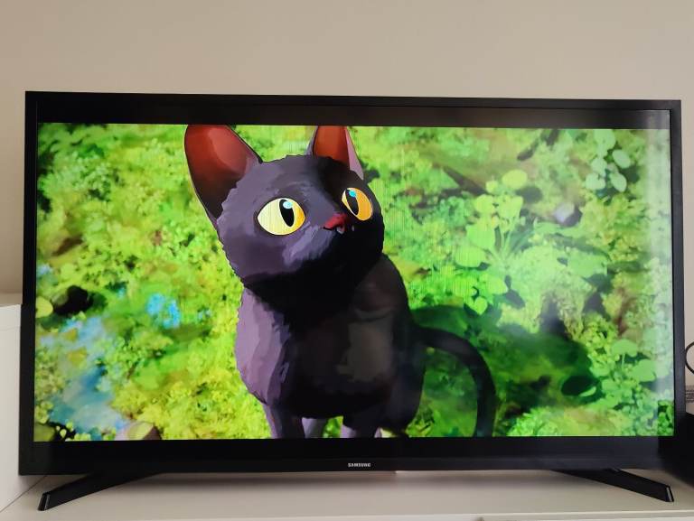 Samsung 40" Smart TV (UE40T5300AKXXU) – Great Condition, Ready to Use