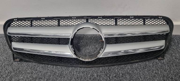 MERCEDES GLA X156 A156 FRONT GRILL GRILLE GENUINE 2017-20 BUMPER A1568880460
