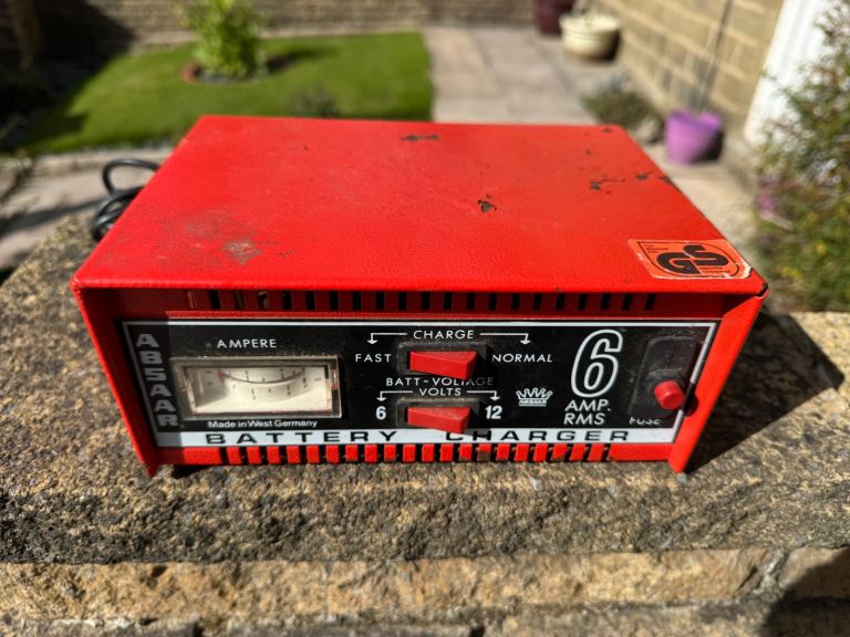 Absaar battery charger 6volt-12volt used condition