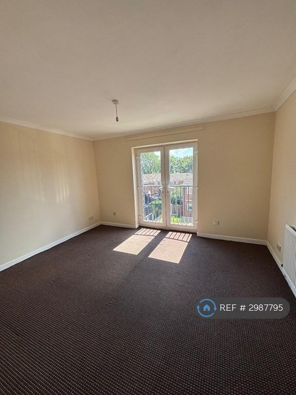 2 bedroom flat in Alexander Court, Salford, M5 (2 bed) (#2987795)