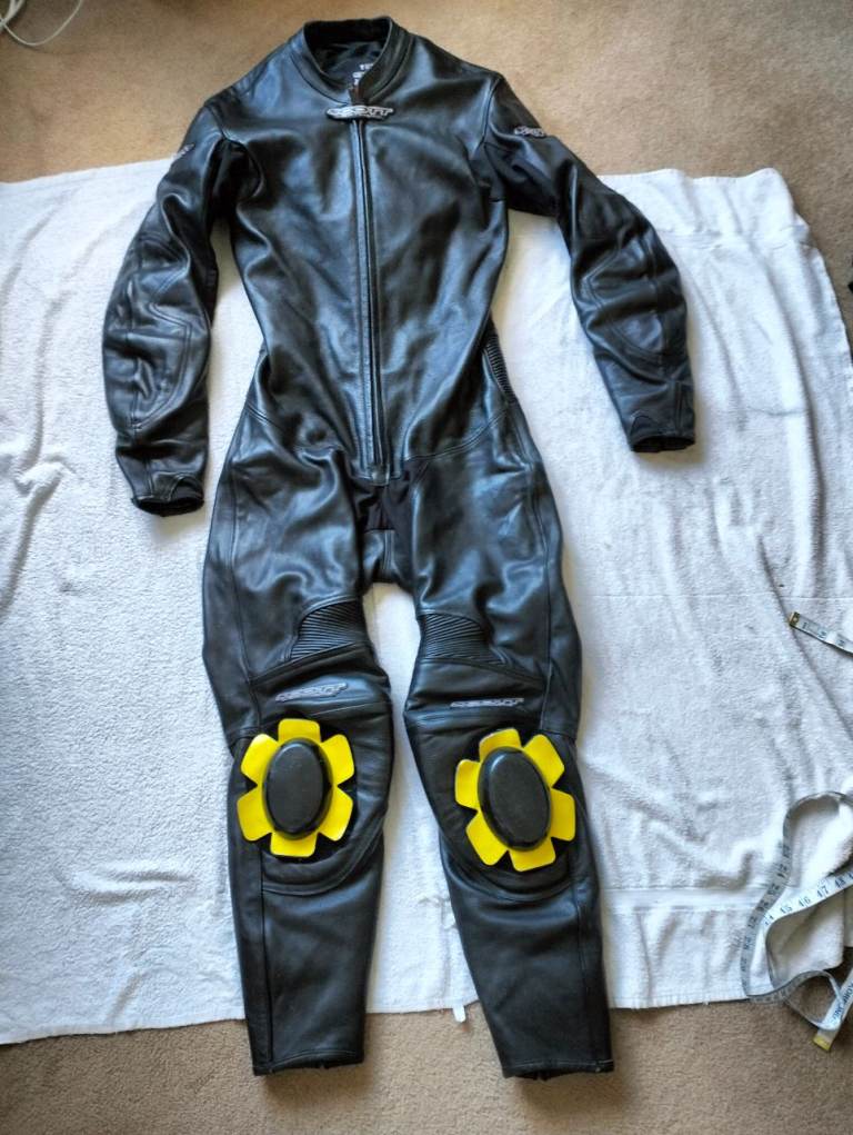 Scott Leathers One Piece Mens Motorcycle leathers Small 38"- 40" Chest 30-32" waist Knox armour Hump