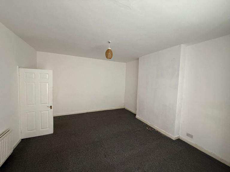 Spacious 2-Bed Flat for Rent- NE8 4RS