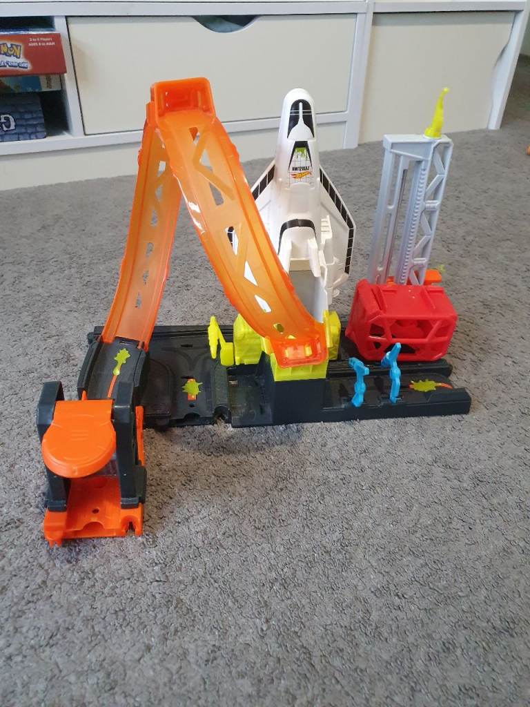Hot Wheels Super Rocket Blast Off playset – Good Condition