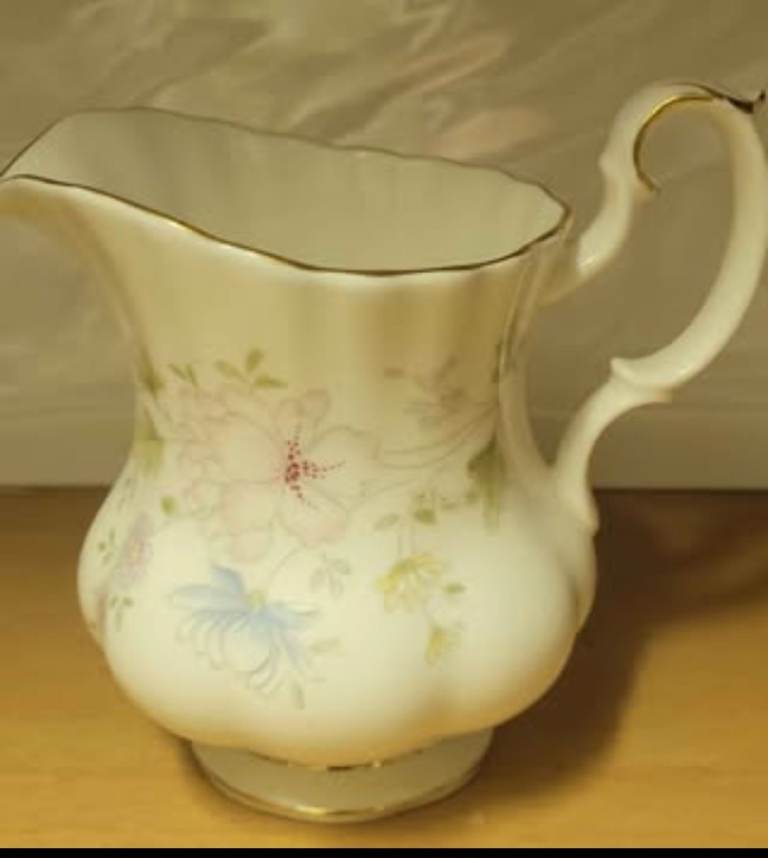 Royal Albert fine bone china Meadow Flower cream/milk jug (j)