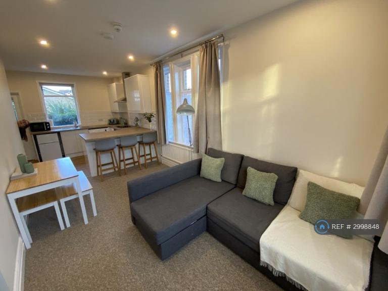 5 bedroom house in Rozelle Road, Poole, BH14 (5 bed) (#2998848)