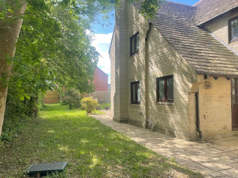 Lovely double room to rent GWH