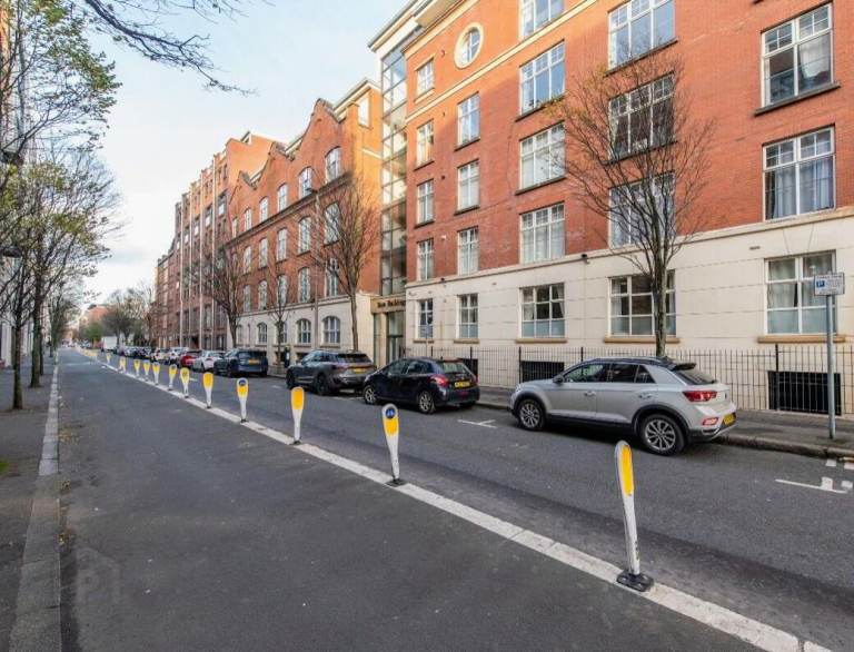 Fully furnished 2 bed 2 bath top floor penthouse for rent