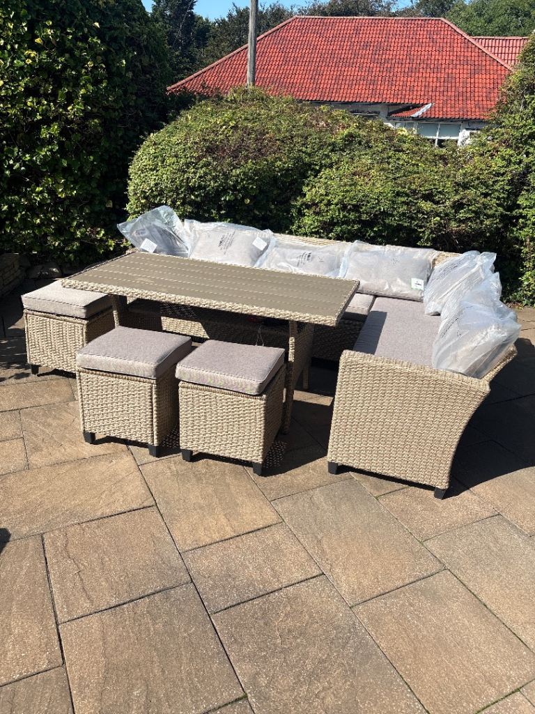 Rattan dinning set with pvc table top
