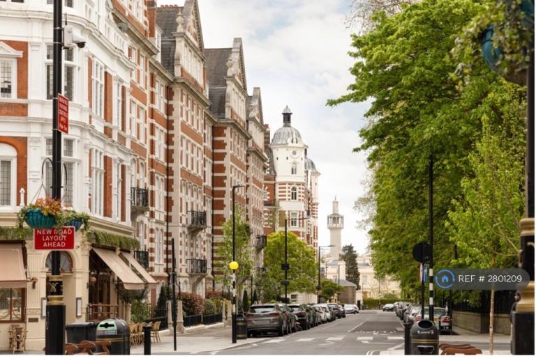 2 bedroom house in St Johns Wood High St, London, NW8 (2 bed) (#2801209)