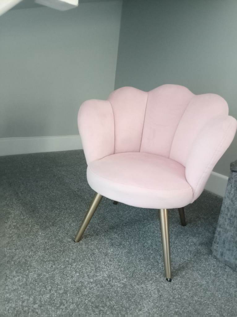 Pink Velvet Scallop Chair – As Good As New