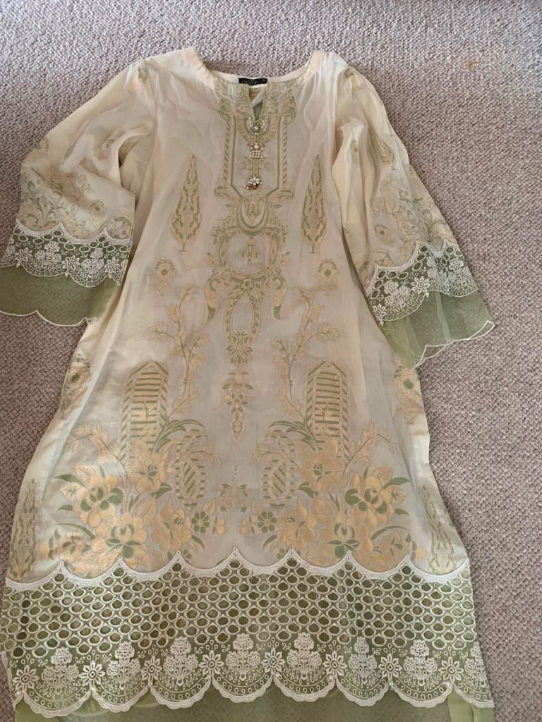 OLOWAH Embroidered Traditional Dress Size S – As New