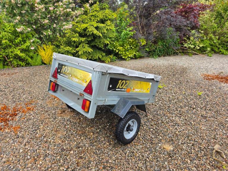 Erde 102 Trailer including fitted cover 