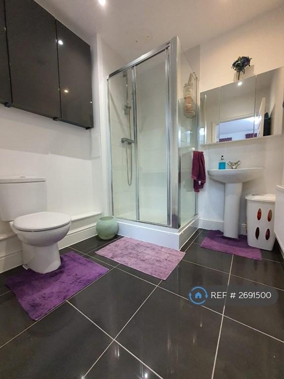 4 bedroom house in Hounslow, Hounslow, TW5 (4 bed) (#2691500)