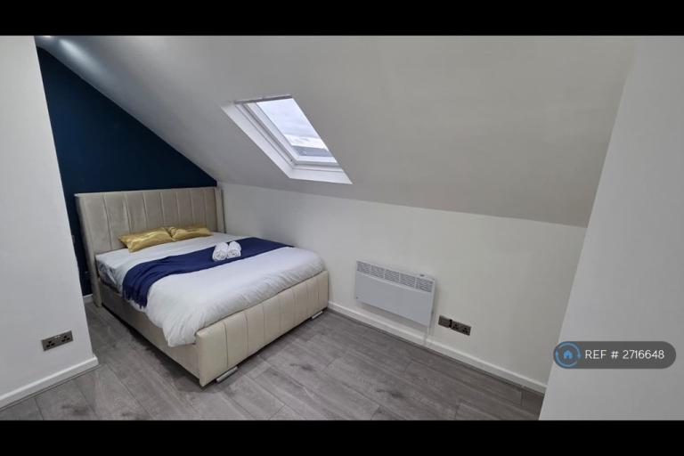 2 bedroom flat in Wortley Lodge, Leeds, LS12 (2 bed) (#2716648)