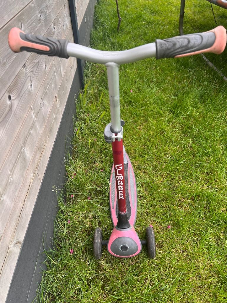 Globber scooter pink with flashing lights