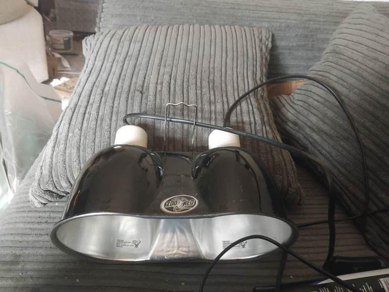 Vivarium duel heat lamp