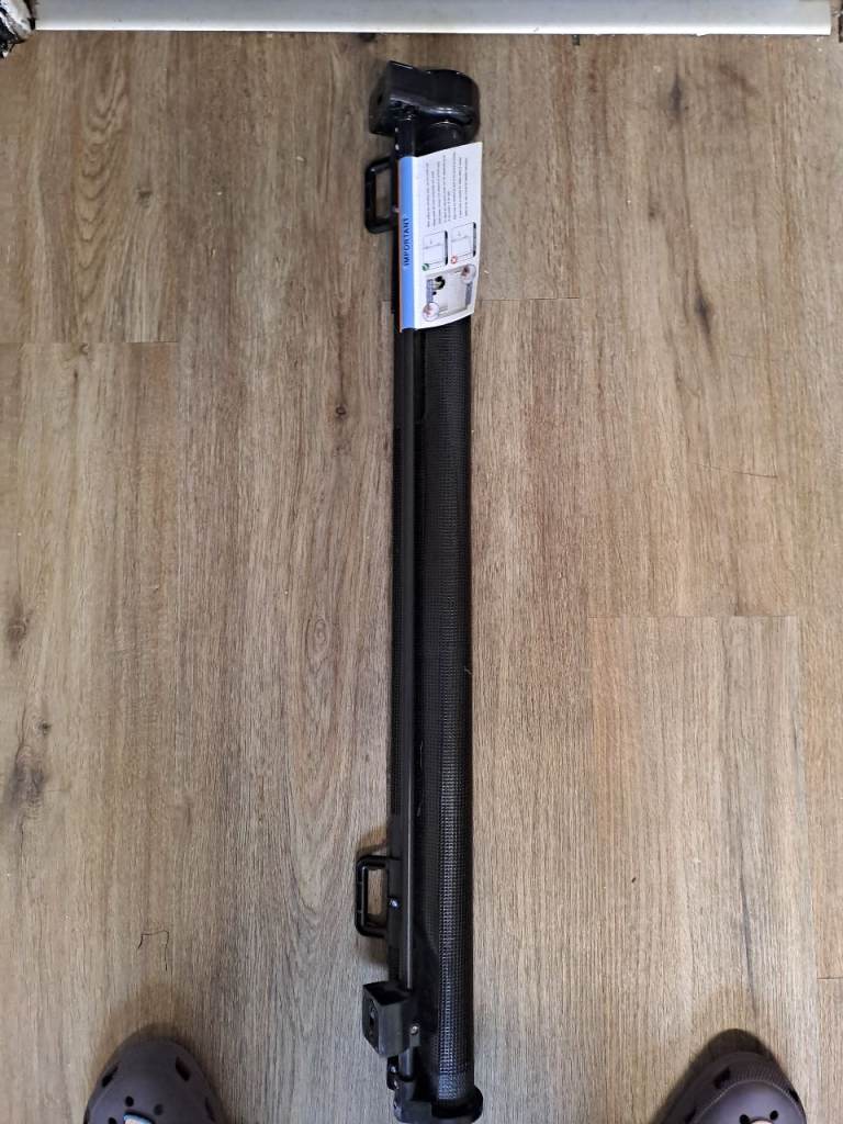 Retractable stair gate