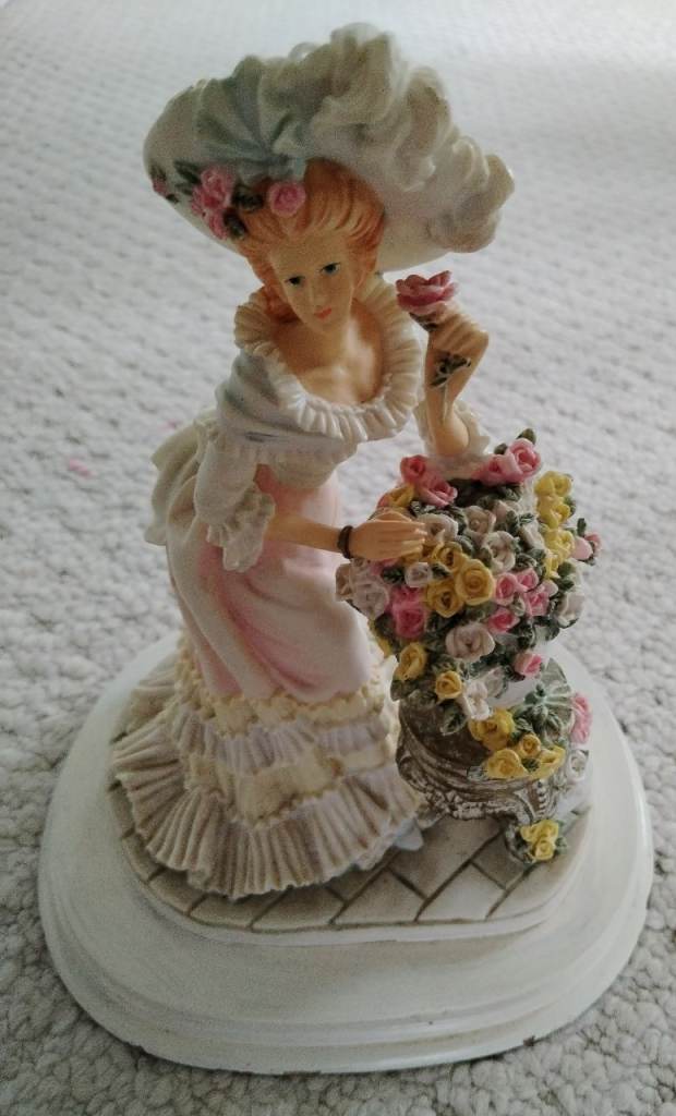The Leonardo Collection Sara Louise Figurine – Good Condition