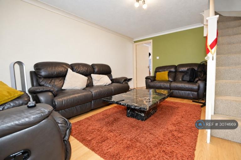 2 bedroom house in Winsor Terrace, London, E6 (2 bed) (#3074669)