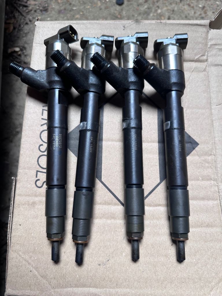 Vauxhall Astra K 1.6 CDTI DENSO Fuel Injectors Set of 4 – 55570012