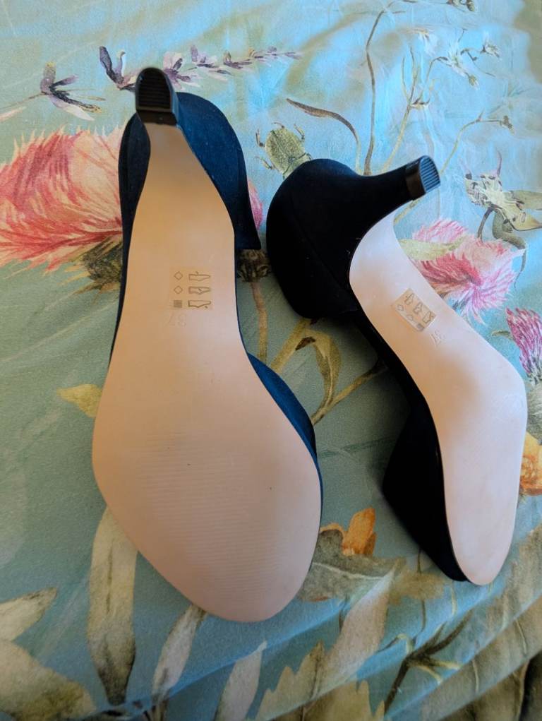 Carvela Kurt Geiger brand new navy kitten heels 