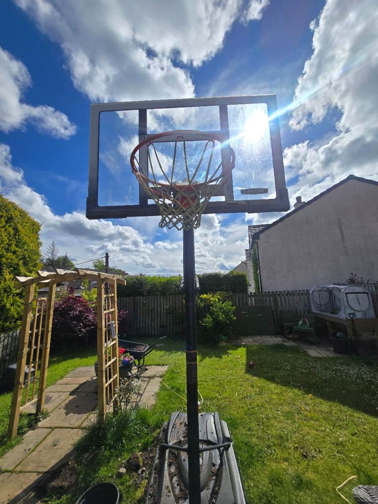Basketball hoop good condition 