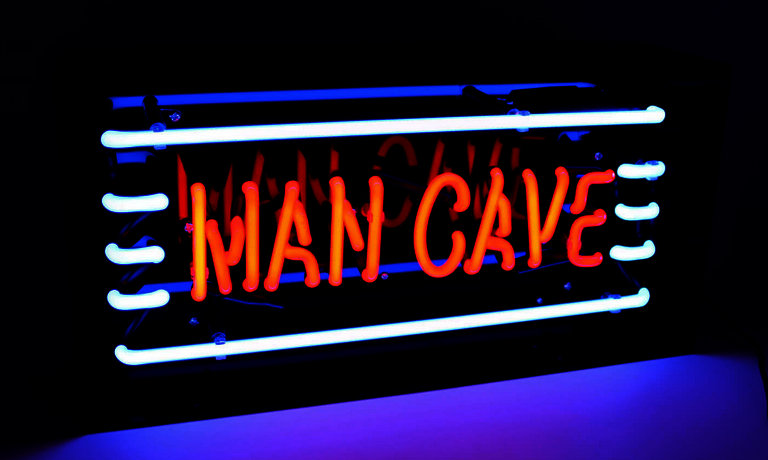 EVERYTHING FOR THE PUB SHED AND HOME BAR: MICROPUBS, MAN & WOMAN CAVES