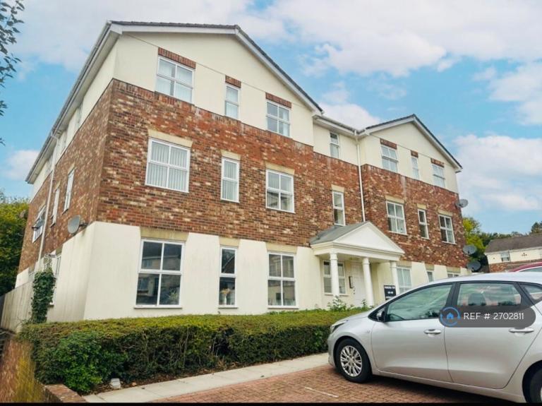 2 bedroom flat in Cotehele Drive, Paignton, TQ3 (2 bed) (#2702811)