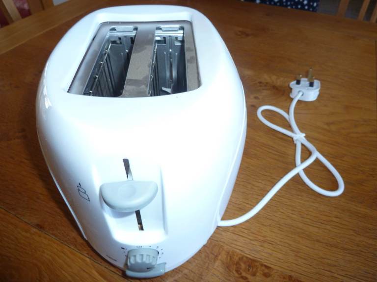 Toaster New, Ideal for Caravan or Motorhome - 780Watts