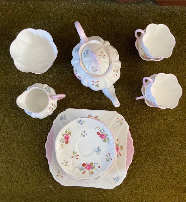 Vintage Floral Tea Set – Good Condition