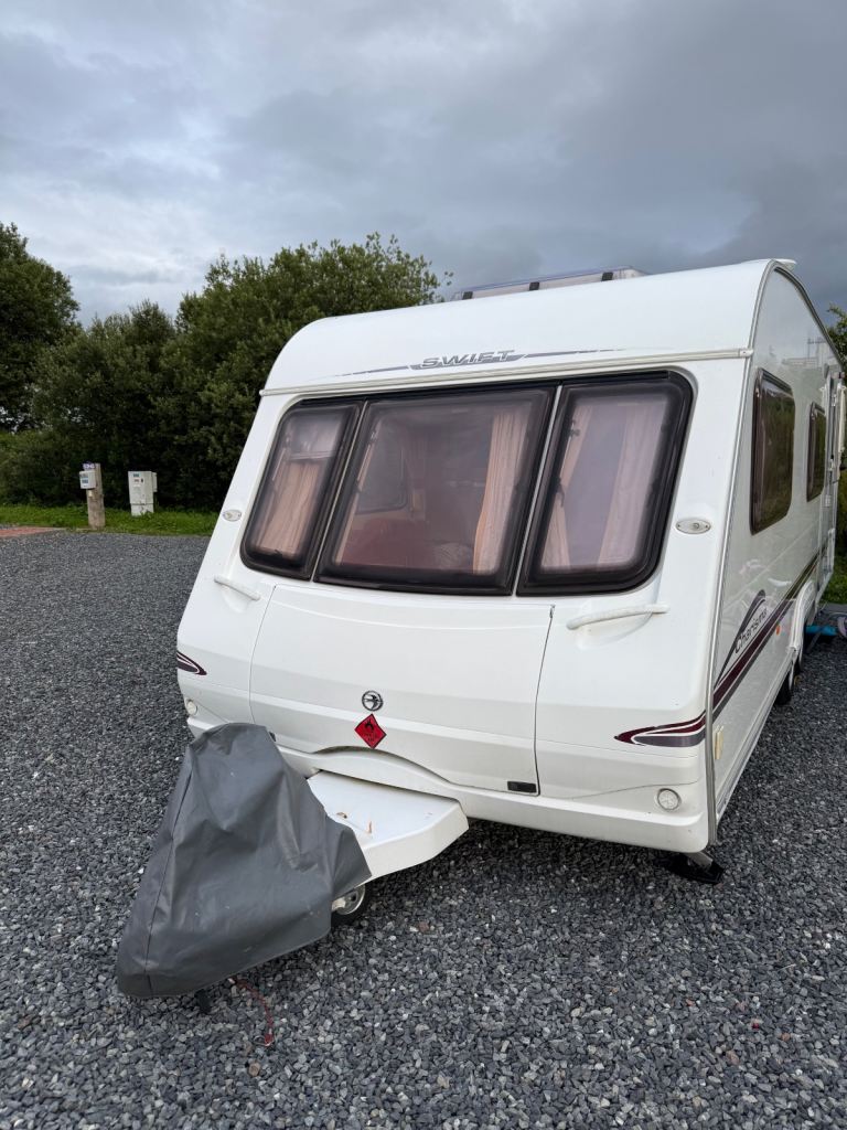 Swift Charisma 6 Berth Twin Axle family Caravan 
