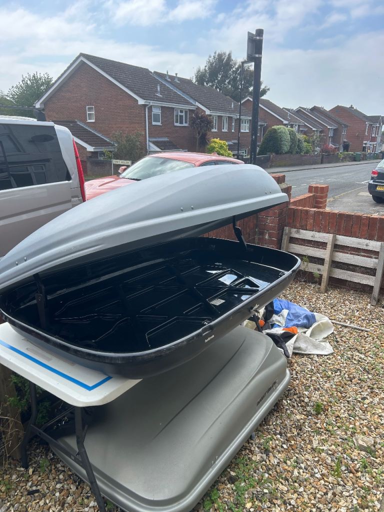 Large Halfords roof box 