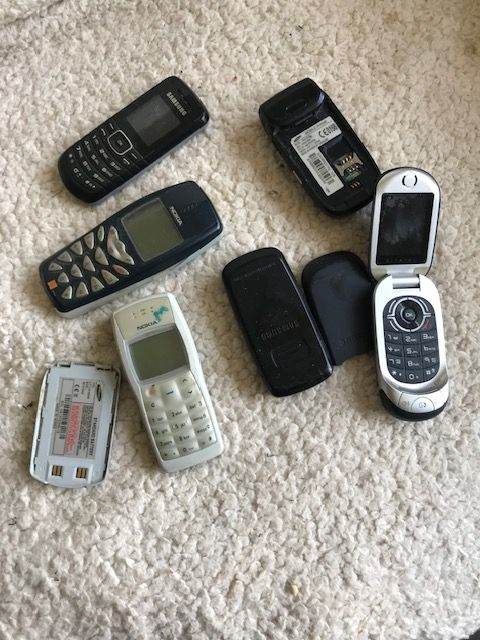 Job Lot of Old Mobile Phones - Various Brands
