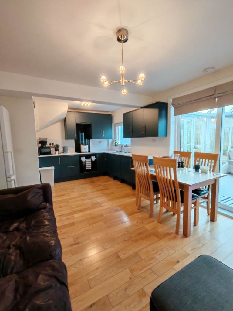 Small room to rent St Thomas 