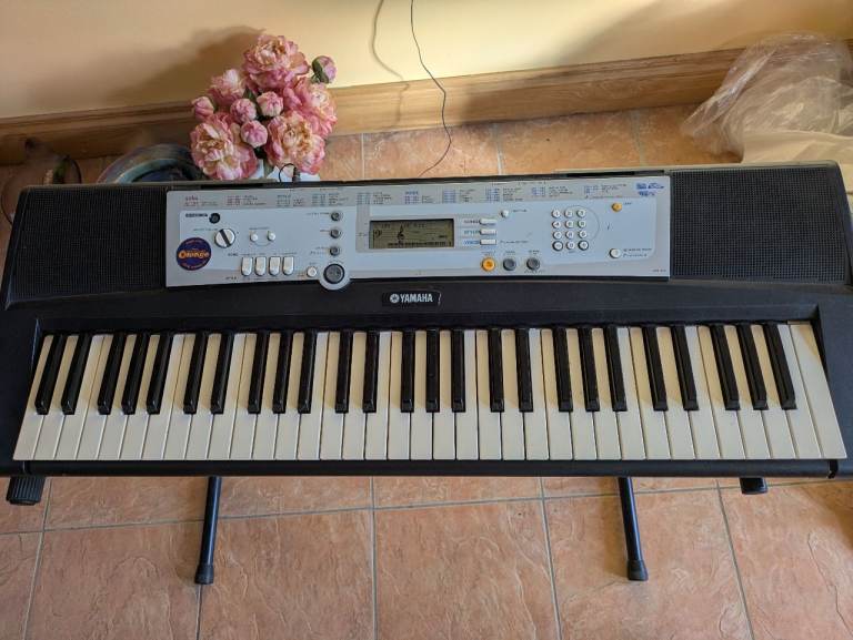 Yamaha keyboard YPT-200