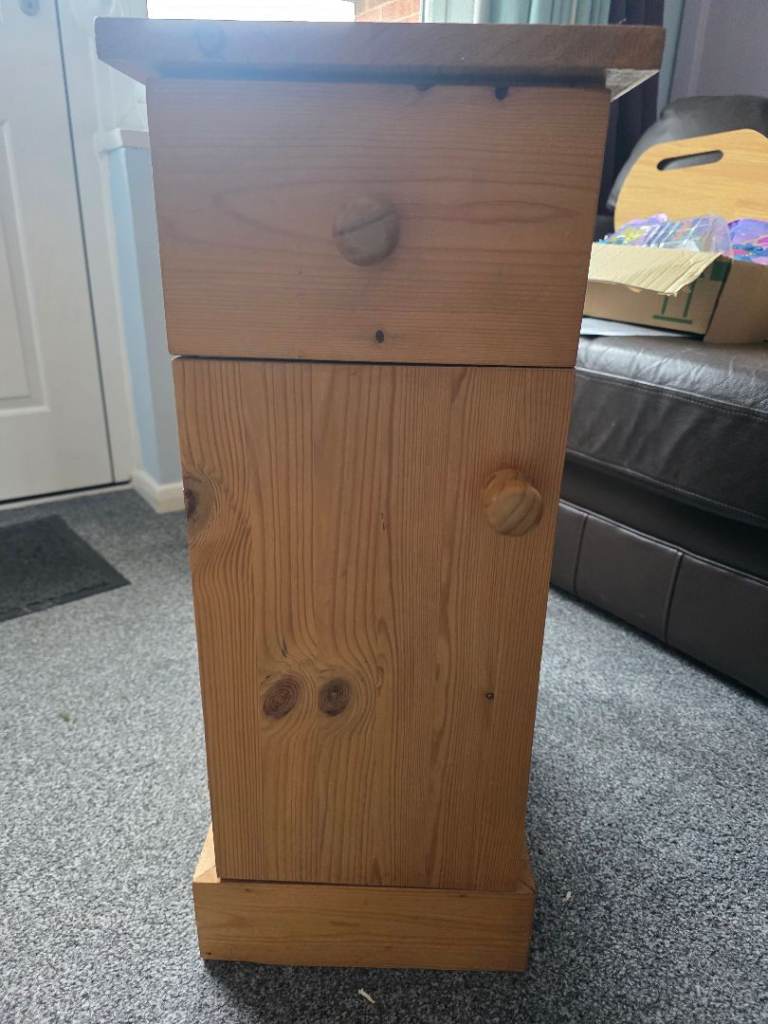 Slim cupboard 