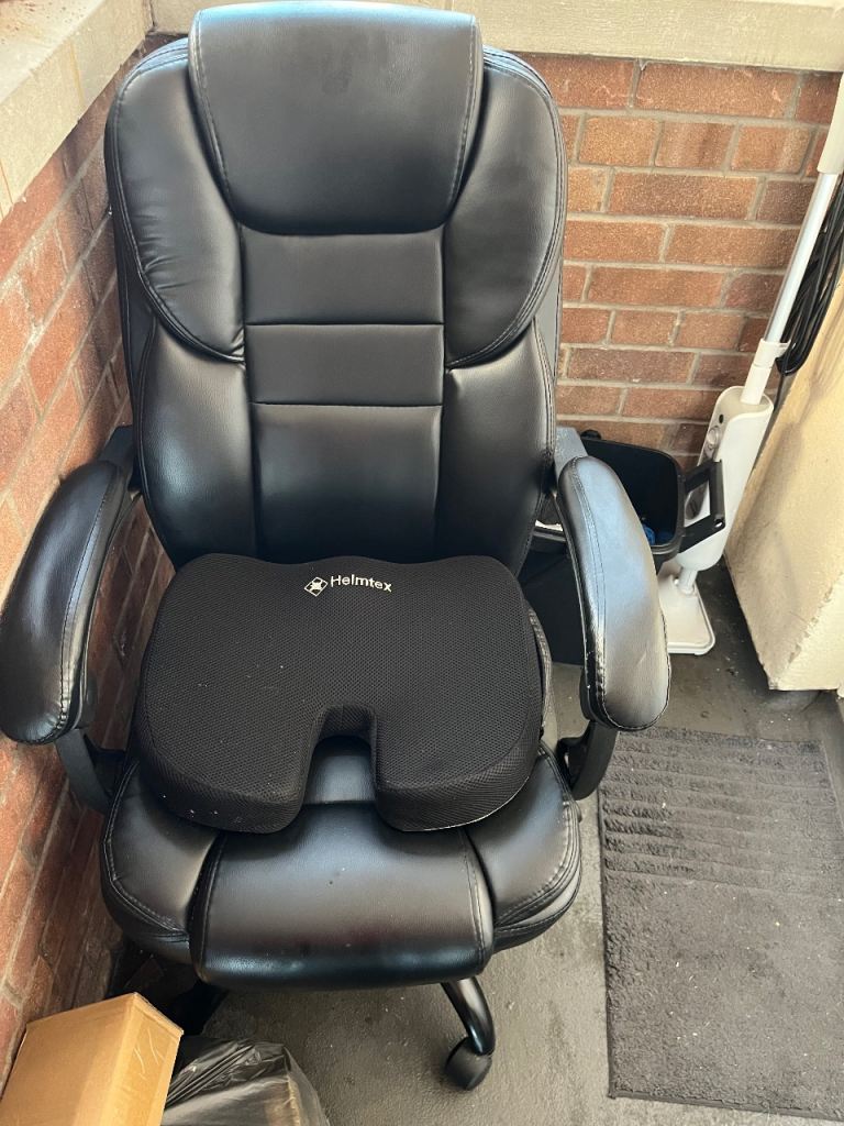 Black Leather Office Chair – Good Condition, Comfortable