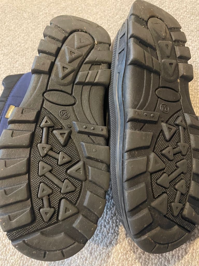 Trespass kids snow boots size 2/34