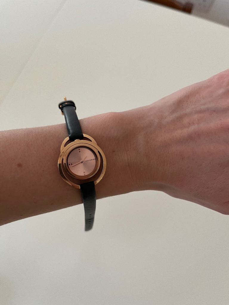 Woman watch Louis Pion