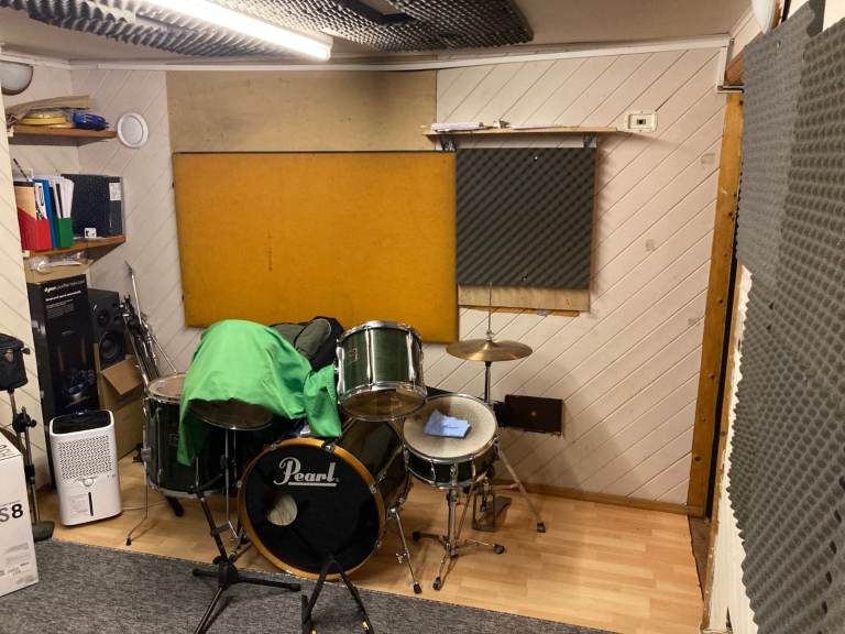 Recording studio room/ studio/ creative workshop to let