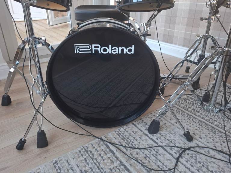 Roland V-Drums Electronic Drum Kit with Mapex Stool and PM-10 Amp