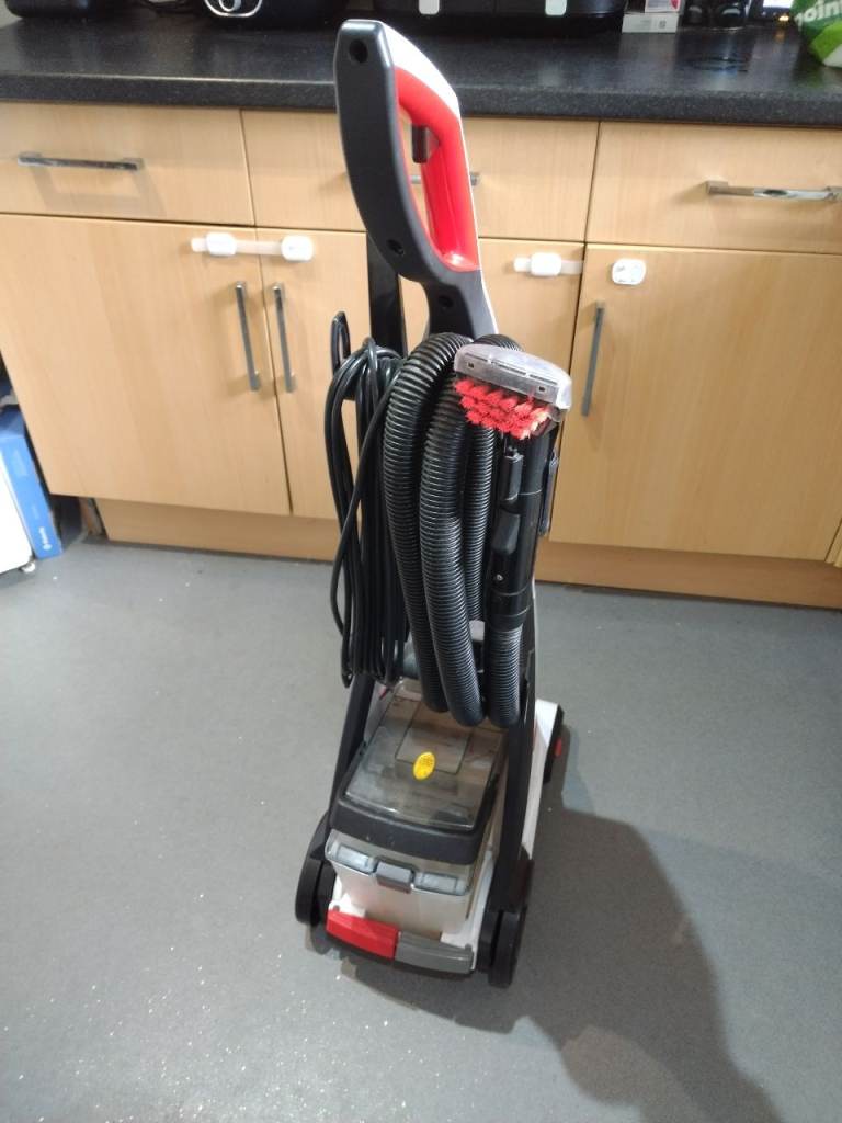 Carpet shampoo cleaner bissell with attachments and hose good condition good working order 