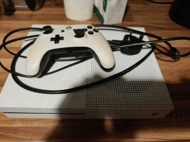 Xbox one and controller 