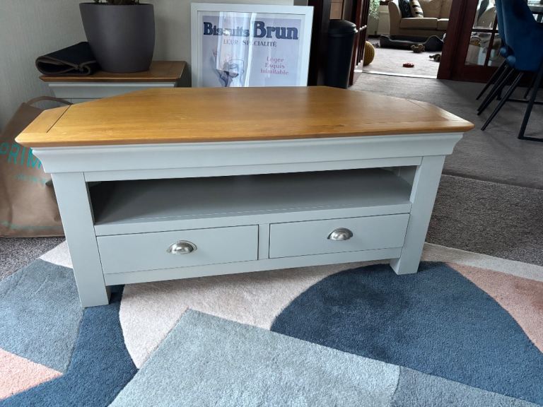 Solid wood tv corner unit- great condition 